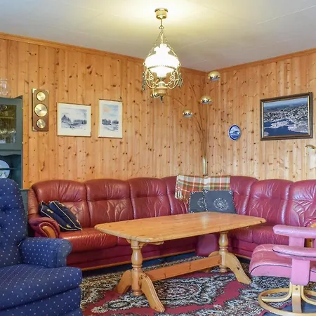 2 Bedroom Cozy In Saevelandsvik * Sæveland