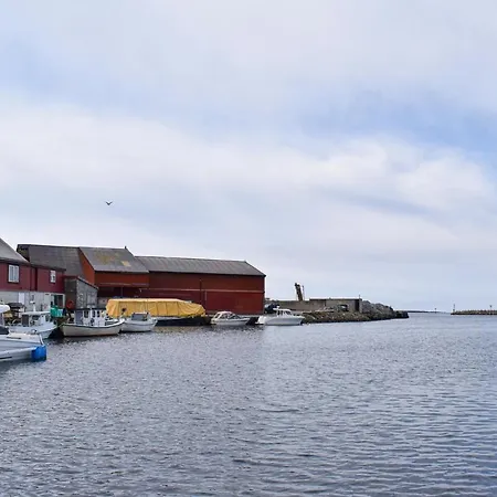 Beautiful In Saevelandsvik Apartment